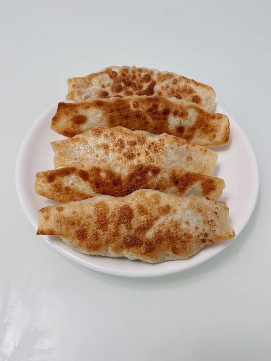 A06. 鲜肉锅贴 Pork Pot Stickers